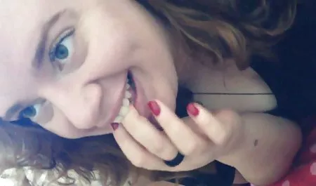 EMV સ્નાયુબદ્ધ છોકરી સેક્સ સાથે એક સુંદર છોકરી સરવાળો એક કપ હાર્ડ ખાંડ