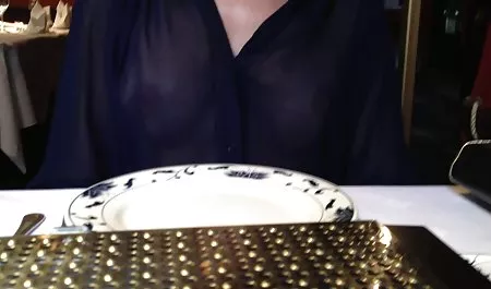 મને બતાવો તમે એક નાના નવા સ્કર્ટ હું માત્ર મળી નાજુક અને સુંદર સેક્સ