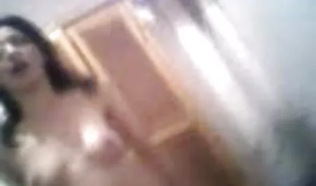 એડ્રીયાના Chechik સાથે જોડાયેલ છે anikka albrite અને માઈક સુંદર સેક્સ બેડ પર