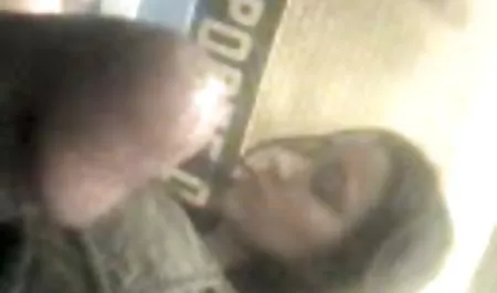 રમતિયાળ ઓછી છોકરી સુંદર રેટ્રો porn ક્લો લેન