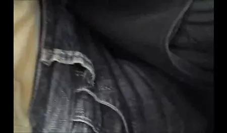 જર્મન હોટ સુંદર છોકરીઓ સાથે મોટી ડિંટ્ડી માતા તેમને મદદ કરવા માટે સમાપ્ત કર્યા પછી શાળા