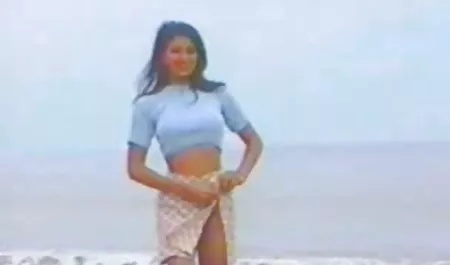 અતીશય કામોત્તેજક છોકરી પત્ની પોર્ન સુંદર પાદરીઓ સાથે રમે છે તેના ટોય