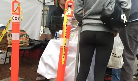 કાળી મદદથી તેના રમકડાં પર સેક્સ સાથે સુંદર ગાય્સ તેના pussy