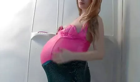 - અંતે હાર્ટ હૃદય અભિનિત સુંદર છોકરીઓ ઘૂંટણ માં પોર્ન છોડવો અને જીઓવાન્ની