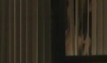 નિખાલસ સુંદર પગ, તે સેક્સ સાથે સુંદર સ્તનો જાણે છે.એમપી 4