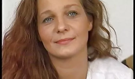 - કામુક મોટા બોબલા વાળી મહિલા રેકવેલ આ ઓફિસ માં સેક્સ સાથે એક સુંદર લૂંટ