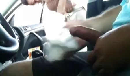 પસંદ ગાય્ઝ કોલેજ માં: એક નાજુક એરોટિકા નવી છોકરી મજા જોડાય છે!