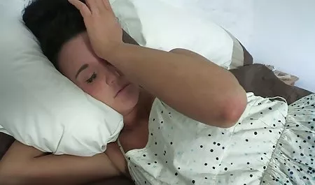 સુંદર શ્યામા rubs તેના સુંદર હજામત કરેલું ભોસ ચુત ઉગ્ર ઉત્તેજનાનો અતિરેક માટે પ્રીટિ કન્યાઓ શૃંગારિક વિડિઓ