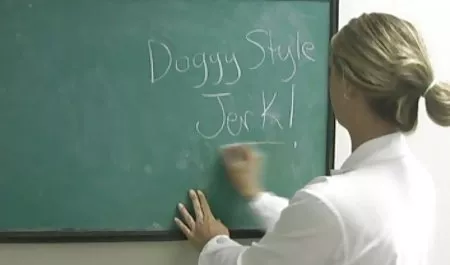 - બેકી સુંદર શૃંગારિક સેક્સ કોહેન બંધ બતાવે છે તેના શરીર-માત્ર