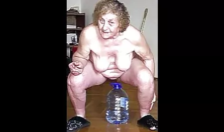 કાલી તણખા કાળજી લે છે Daddys વાદળી બોલમાં સુંદર પોર્ન 4K