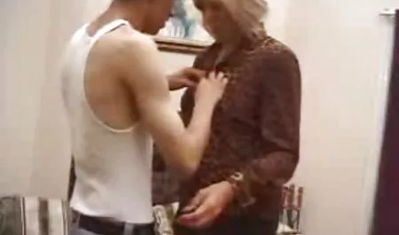 હાર્ડ મારવું પોર્ન ચિક પણ લોંચ