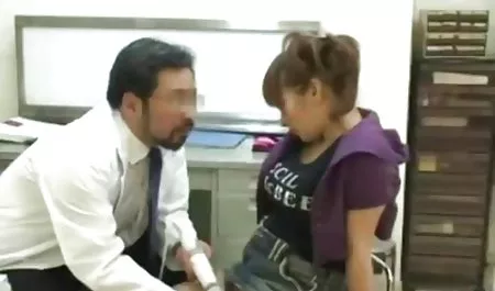 Horny Fucks Goldie રશ સેક્સ સાથે એક સુંદર mommy