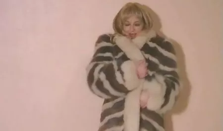 વેધન મોટી સુંદર મહિલા તેના સુંદર મોમ porn રમકડાં ભોસ ચુત ભીનું