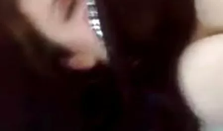 કાળા વાળ વાળી છોકરી દેવદૂત બંધ બતાવે સુંદર ખાનગી porn છે તેના એકદમ આકર્ષક શરીર