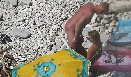 કેપ્ટન Lilly ફોર્ડ નિવેદનો માટે પોર્ન સાથે એક ભવ્ય કાળા વાળ વાળી છોકરી ડિક સકીંગ ફરજ