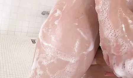 ચિક fishnets માં માળખુ તેના pussy છિદ્ર સુંદર સાથે સેક્સ કાળા વાળ વાળી છોકરી