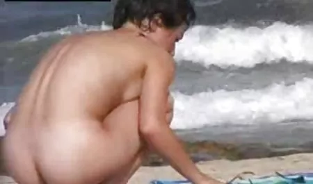 Fucked બાળક rubs તેના ચુત સેક્સ સાથે એક સુંદર ગાંડ