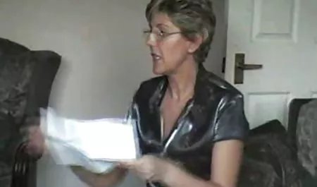 યુવાન વરણાગિયું માણસ Fucks ચરબી લેડી માં સુંદર વાળ વાળુ ભોસ ચુત વિવિધ સ્થિતિઓ