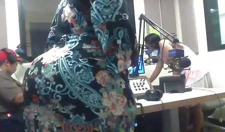 લવચીક ડાન્સર હરાવીને સેક્સ પોર્ન સાથે સુંદર કન્યાઓ ભાગીદાર