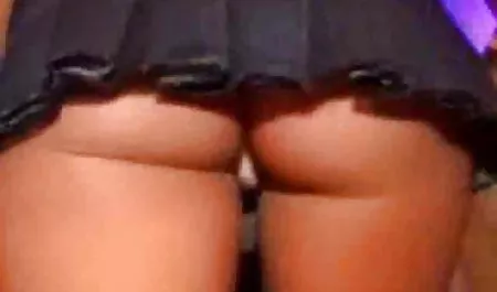 ગ્રેની ડબલ સેક્સ સાથે એક સુંદર mulatto જોડાઈને