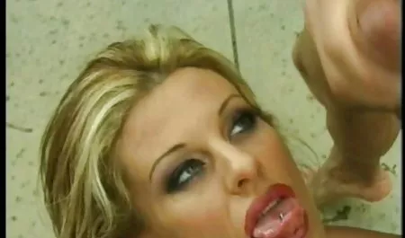 - લોડો ઉપચાર ઈવા અને Xander Corvus સુંદર ચુત