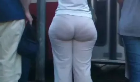 બ્રિટિશ ઘૂંટણ, બીજાનાં જોવાનું તેના ટગ પેટા ભારતીય સેક્સ સુંદર